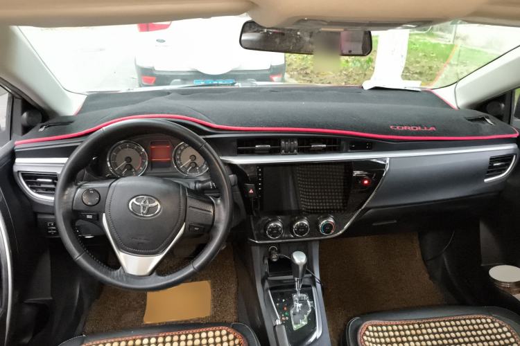Used Toyota Corolla 2014 1.6L CVT GL-i Leather Edition Center Console