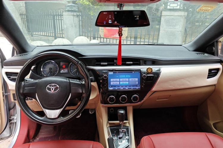 Used Toyota Corolla 2014 1.6L CVT GL-i Center Console