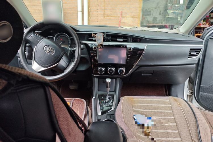 Used Toyota Corolla 2014 1.6L CVT GL Center Console