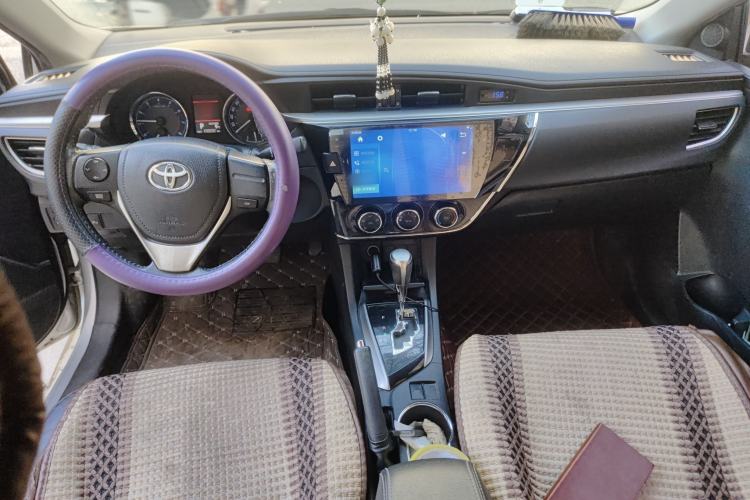 Used Toyota Corolla 2014 1.6L CVT GL-i Leather Edition Center Console