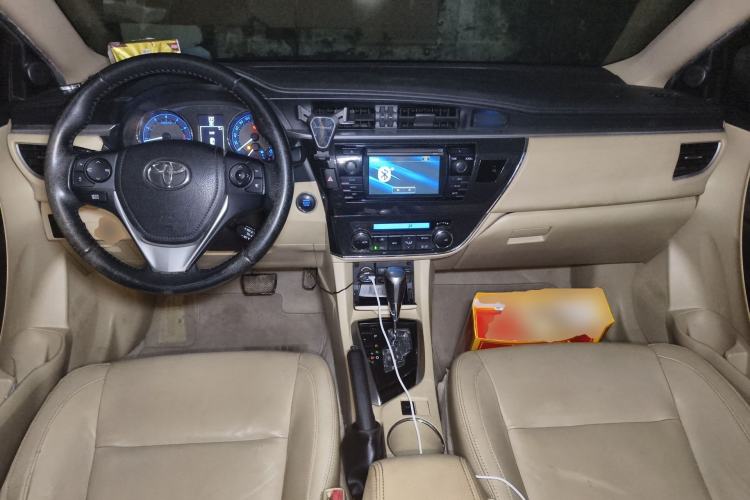 Used Toyota Corolla 2014 1.8L CVT Top-of-the-Line Version Center Console