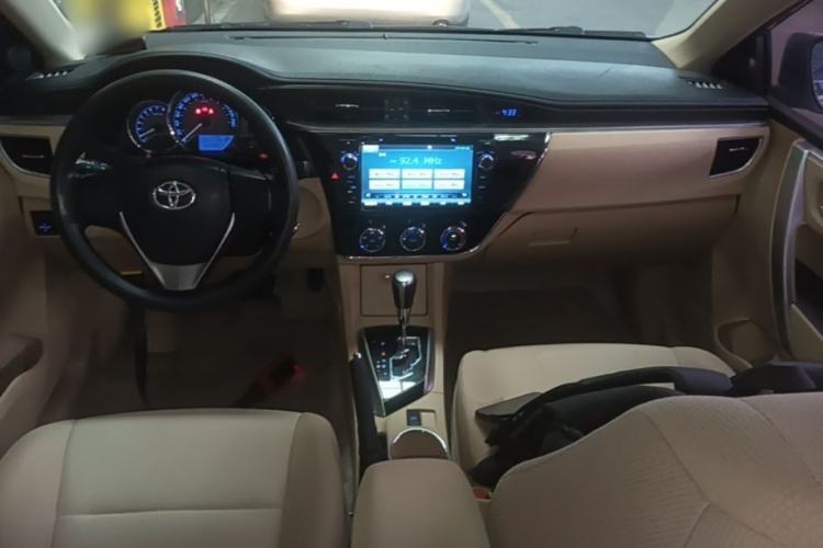 Used Toyota Corolla 2014 1.6L CVT GL Center Console