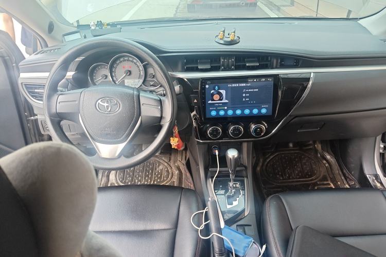 Used Toyota Corolla 2014 1.6L CVT GL Center Console
