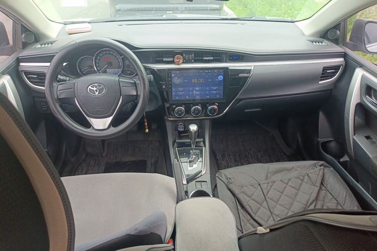 Used Toyota Corolla 2014 1.6L CVT GL Center Console