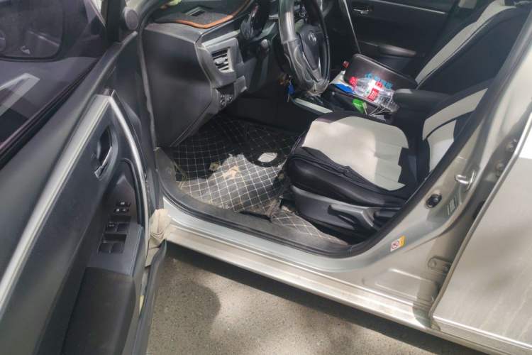 Used Toyota Corolla 2014 1.6L CVT GL-i Driver Seat