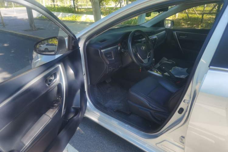 Used Toyota Corolla 2014 1.6L CVT GL-i Leather Edition Driver Seat