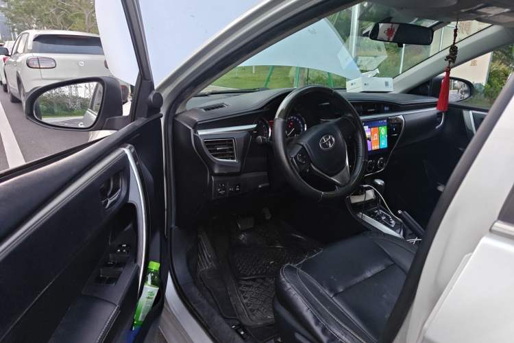 Used Toyota Corolla 2014 1.6L CVT GL-i Leather Edition Driver Seat