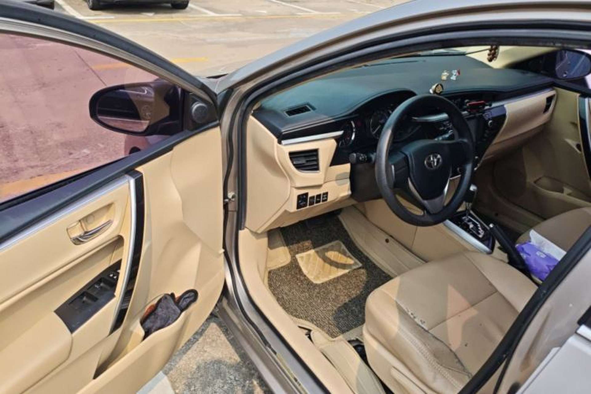 Used Toyota Corolla 2014 1.6L CVT GL-i Driver Seat