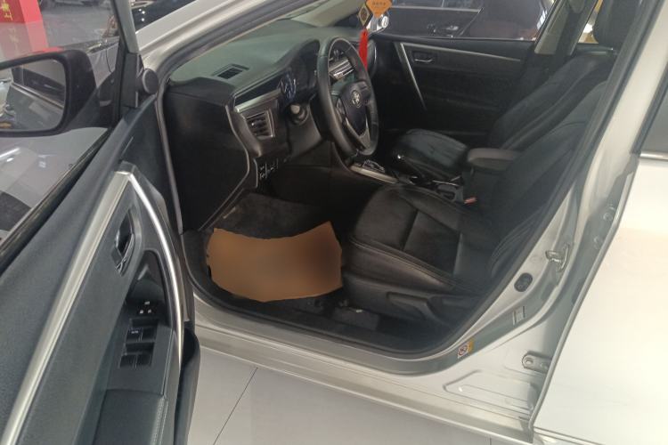 Used Toyota Corolla 2014 1.6L CVT GL-i Leather Edition Driver Seat