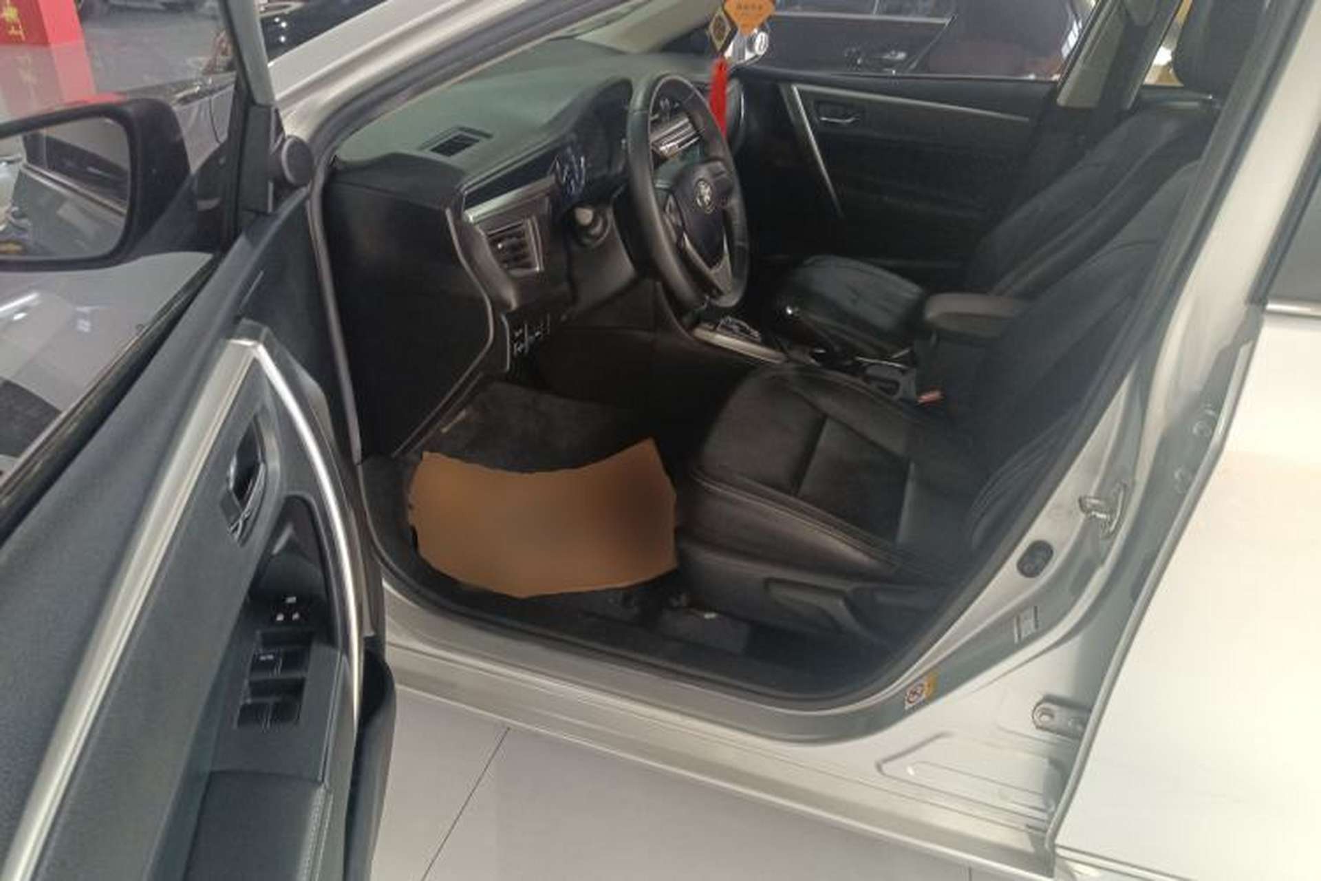 Used Toyota Corolla 2014 1.6L CVT GL-i Leather Edition Driver Seat
