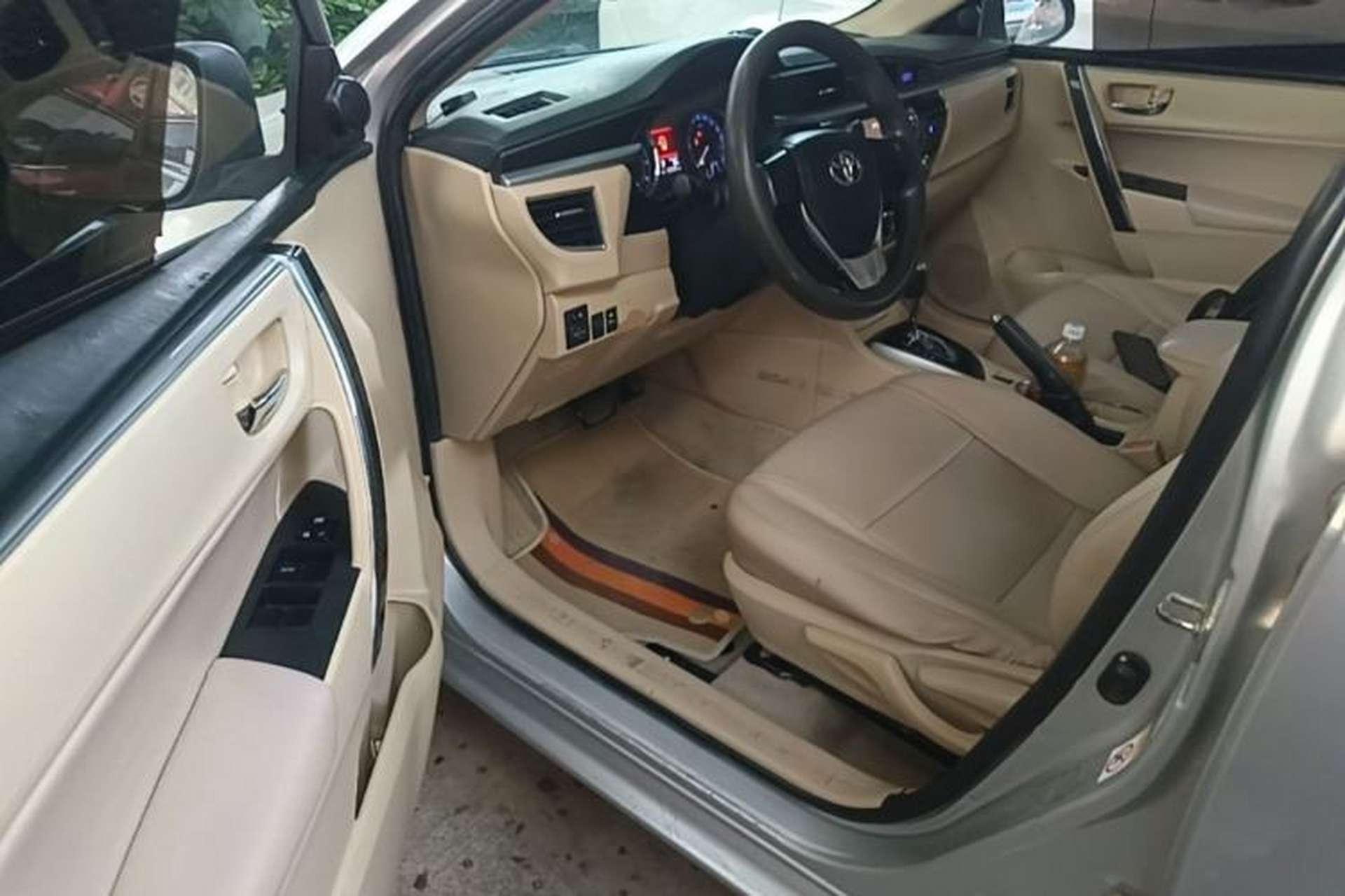 Used Toyota Corolla 2014 1.6L CVT GL-i Driver Seat