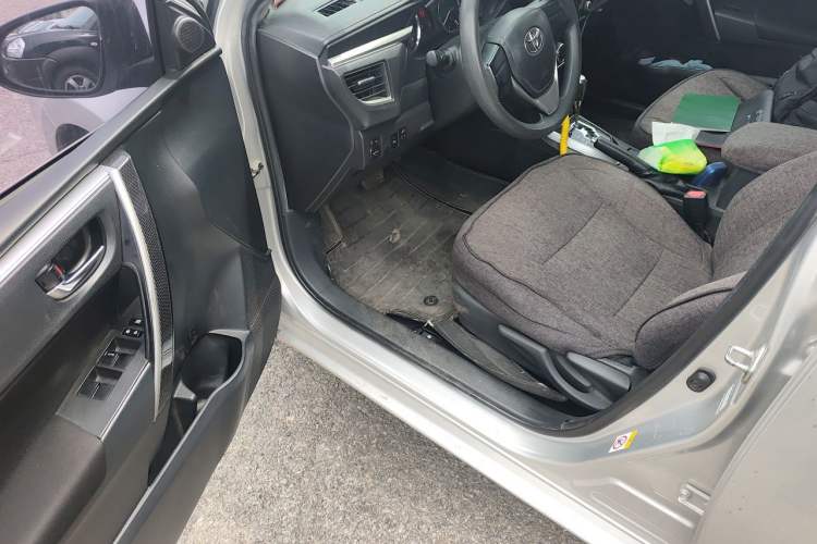 Used Toyota Corolla 2014 1.6L CVT GL-i Driver Seat