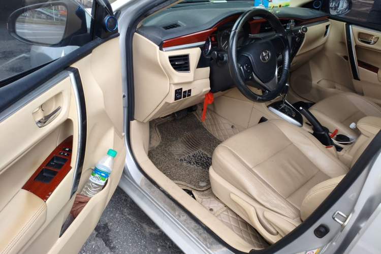 Used Toyota Corolla 2014 1.6L CVT GL-i Leather Edition Driver Seat