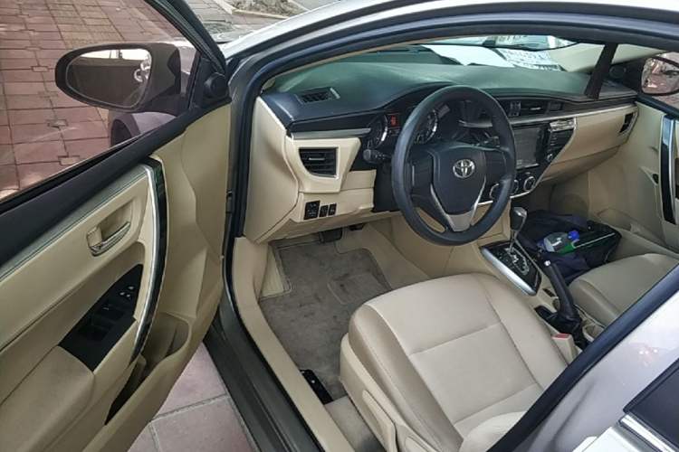 Used Toyota Corolla 2014 1.6L CVT GL-i Driver Seat