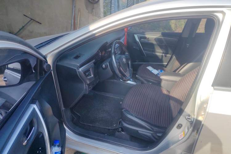 Used Toyota Corolla 2014 1.6L CVT GL-i Leather Edition Driver Seat