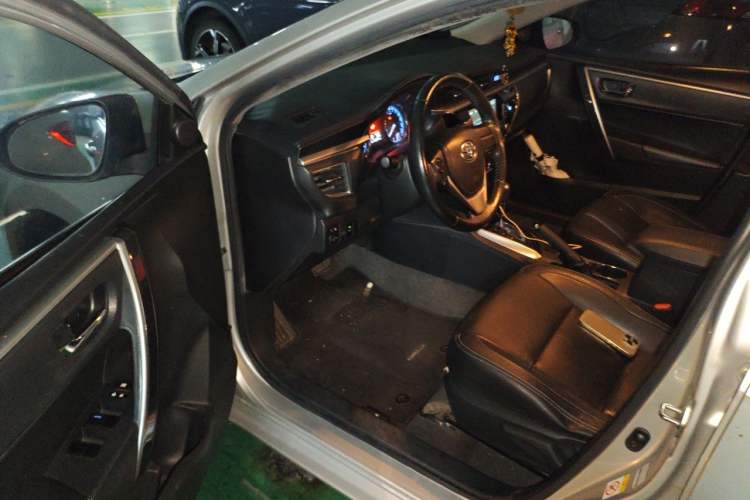 Used Toyota Corolla 2014 1.6L CVT GL-i Leather Edition Driver Seat