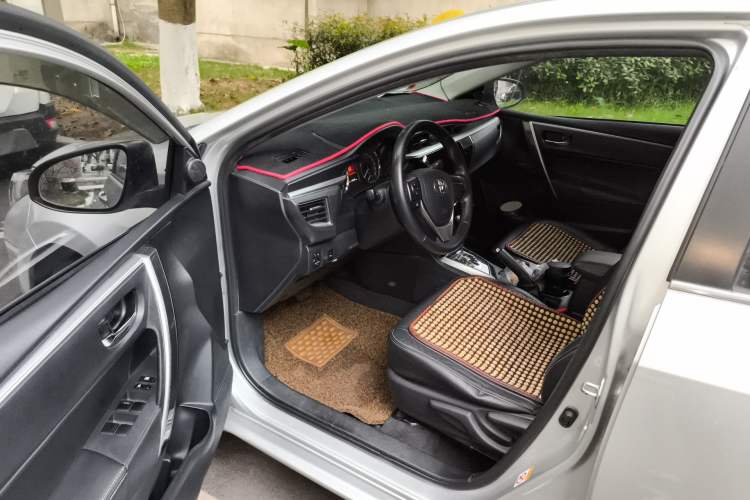 Used Toyota Corolla 2014 1.6L CVT GL-i Leather Edition Driver Seat