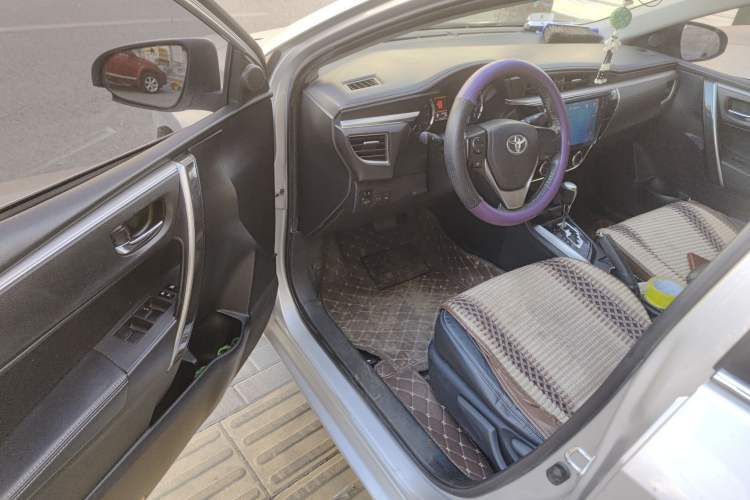 Used Toyota Corolla 2014 1.6L CVT GL-i Leather Edition Driver Seat