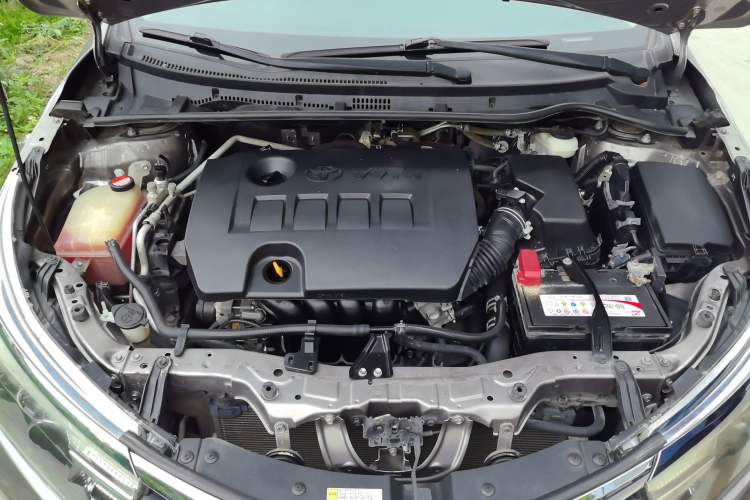 Used Toyota Corolla 2014 1.6L CVT GL-i Engine Bay