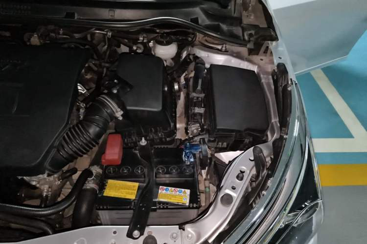 Used Toyota Corolla 2014 1.6L CVT GL-i Engine Bay Left