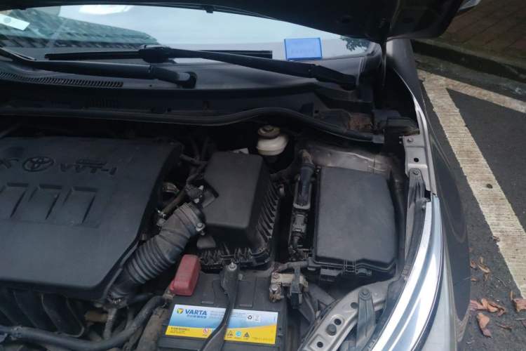 Used Toyota Corolla 2014 1.6L CVT GL Engine Bay Left