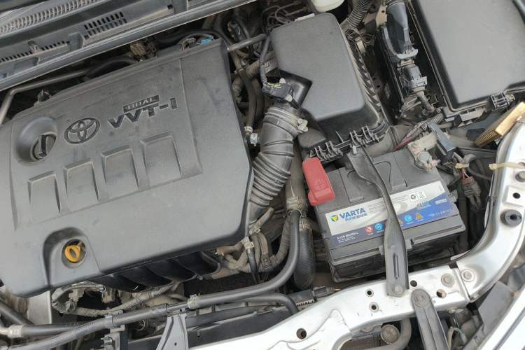 Used Toyota Corolla 2014 1.6L CVT GL Engine Bay Left