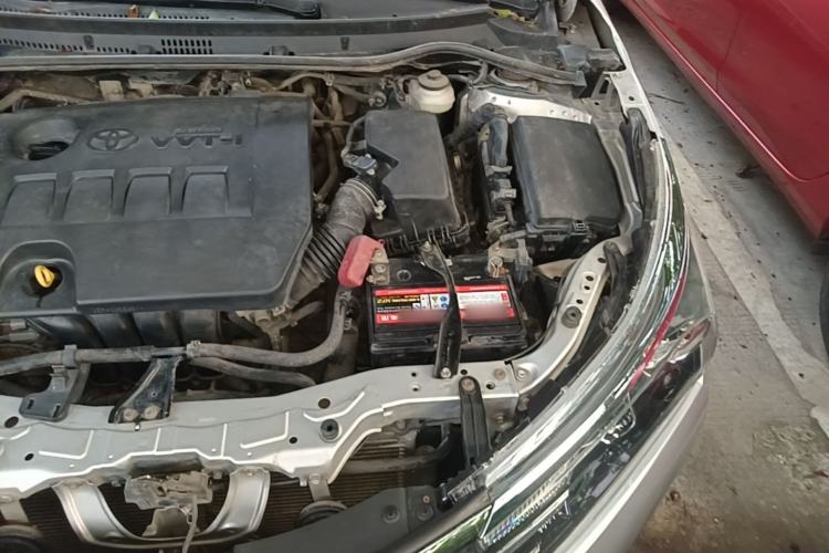 Used Toyota Corolla 2014 1.6L CVT GL-i Engine Bay Left