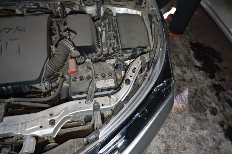 Used Toyota Corolla 2014 1.6L CVT GL Engine Bay Left