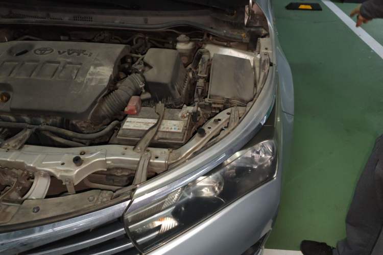 Used Toyota Corolla 2014 1.6L CVT GL Engine Bay Left