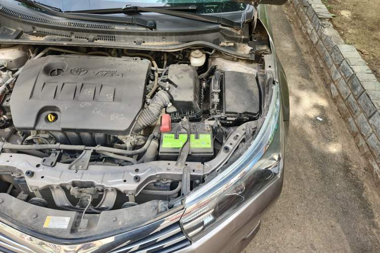 Used Toyota Corolla 2014 1.6L CVT GL-i Engine Bay Left