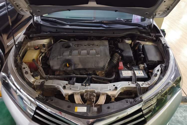 Used Toyota Corolla 2014 1.6L CVT GL Engine Bay
