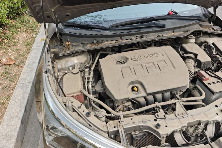 Used Toyota Corolla 2014 1.6L CVT GL-i Engine Bay Right