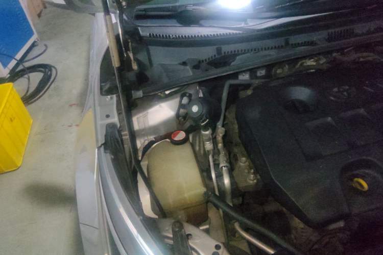 Used Toyota Corolla 2014 1.6L CVT GL Engine Bay Right