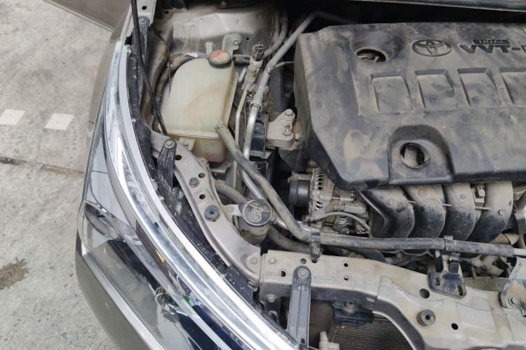Used Toyota Corolla 2014 1.6L CVT GL-i Engine Bay Right