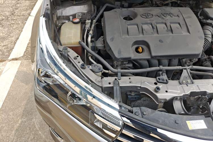 Used Toyota Corolla 2014 1.6L CVT GL-i Engine Bay Right