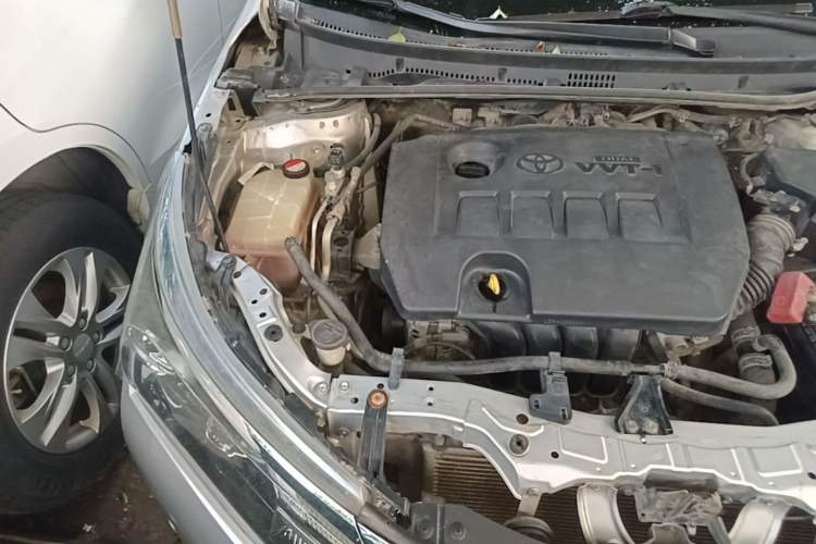 Used Toyota Corolla 2014 1.6L CVT GL-i Engine Bay Right