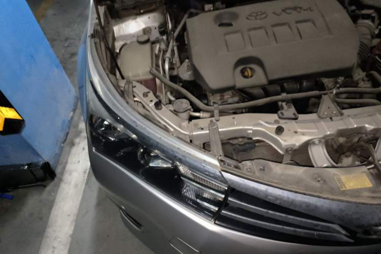 Used Toyota Corolla 2014 1.6L CVT GL-i Engine Bay Right