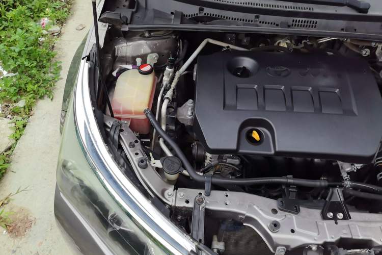 Used Toyota Corolla 2014 1.6L CVT GL-i Engine Bay Right