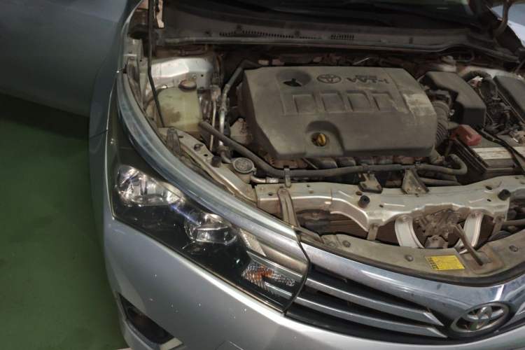 Used Toyota Corolla 2014 1.6L CVT GL Engine Bay Right