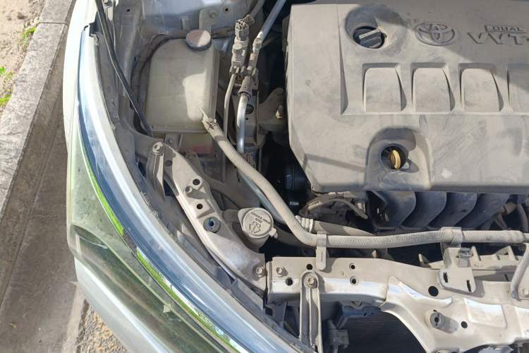 Used Toyota Corolla 2014 1.6L CVT GL Engine Bay Right