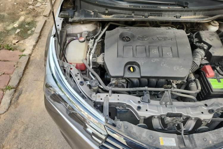 Used Toyota Corolla 2014 1.6L CVT GL-i Engine Bay Right