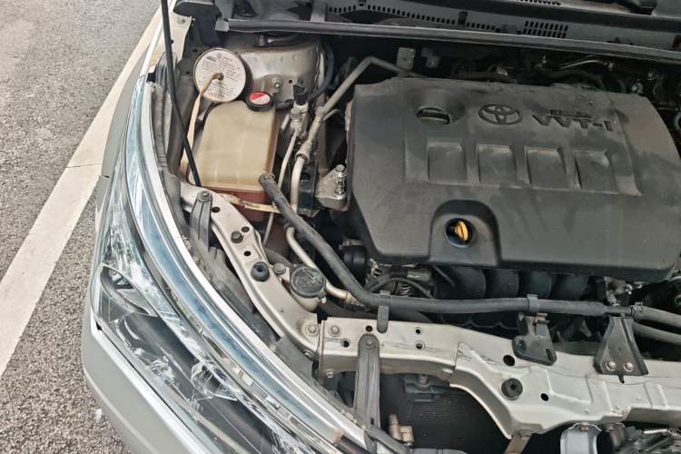 Used Toyota Corolla 2014 1.6L CVT GL-i Engine Bay Right