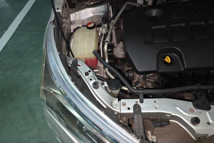 Used Toyota Corolla 2014 1.6L CVT GL Engine Bay Right