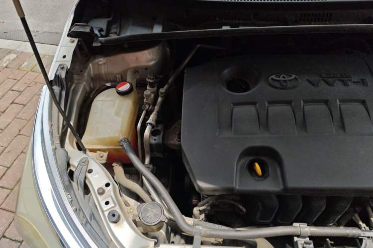 Used Toyota Corolla 2014 1.6L CVT GL Engine Bay Right