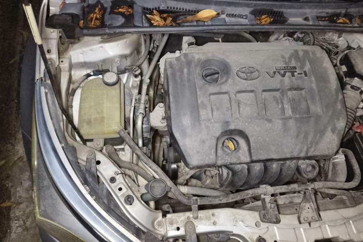 Used Toyota Corolla 2014 1.8L CVT Top-of-the-Line Version Engine Bay Right