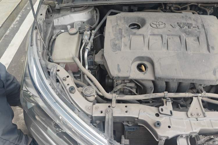Used Toyota Corolla 2014 1.6L CVT GL Engine Bay Right