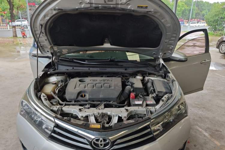 Used Toyota Corolla 2014 1.6L Manual GL-i Engine Bay