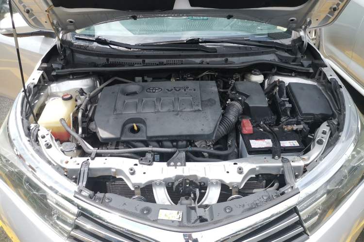 Used Toyota Corolla 2014 1.6L CVT GL Engine Bay