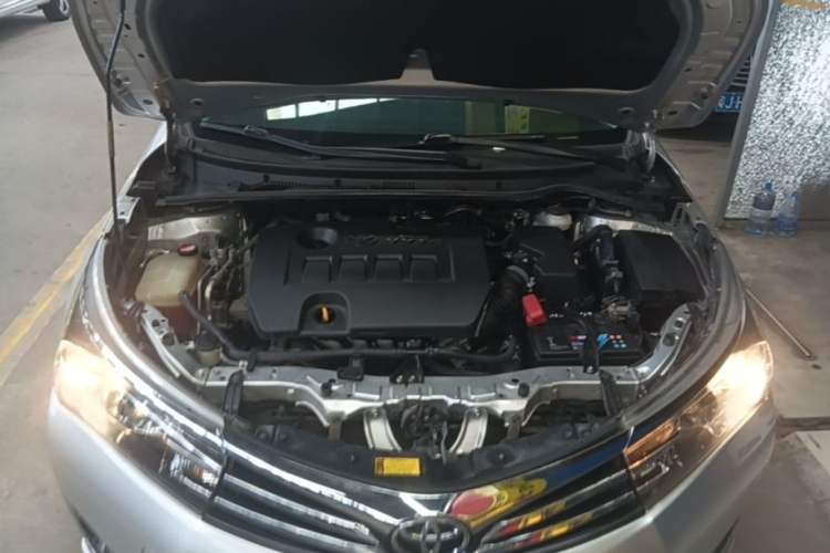 Used Toyota Corolla 2014 1.6L CVT GL Engine Bay