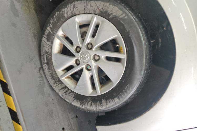 Used Toyota Corolla 2014 1.6L CVT GL-i Exterior 4
